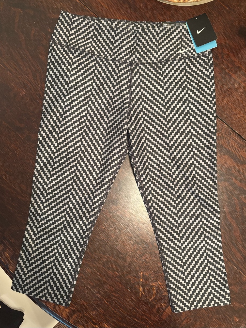 Nike Women’s Black & White Chevron Capri Leggings